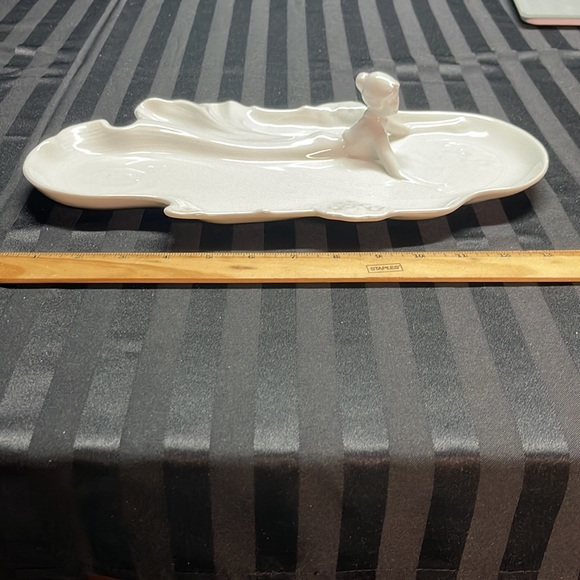 Gerold-Serie Antik Weiss White Porcelain Mermaid Tray, 14 inches wide - Picture 2 of 8